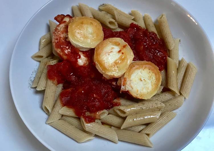 Recipe of Speedy Baked Chicken and Goats Cheese served with whole grain pasta