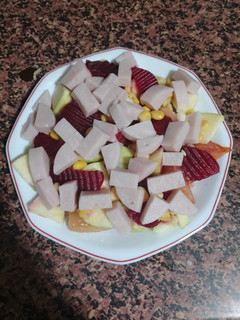 Una foto de Ensalada de Pavo, Remolacha y Manzana