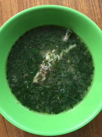 Cara Mudah Membuat Resep MPASI 17 Bulan Sup Bening Ceker Ayam, Daging Sapi &amp; Kangkung yang Lezat