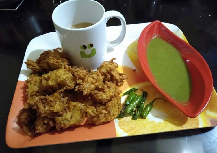How to Prepare Super Quick Homemade Aloo ke Pakode

