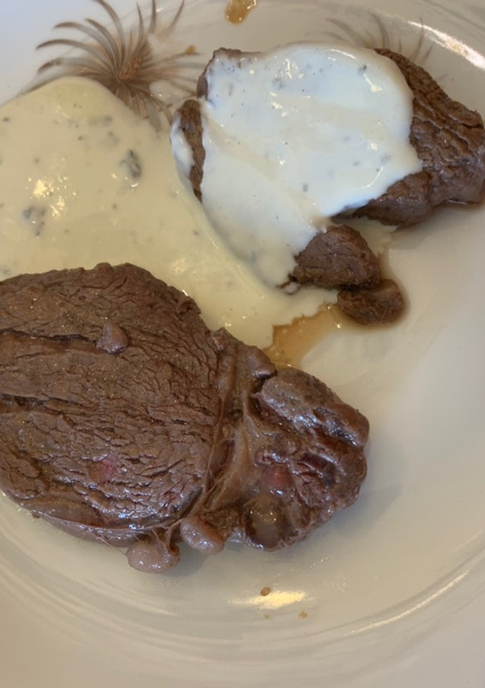 Una foto de Solomillo de novilla con salsa de queso