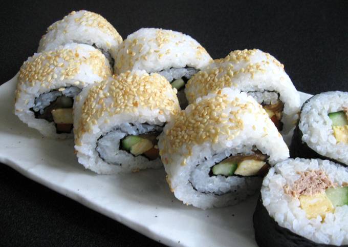 Recipe of Favorite Ura Maki-zushi (Inside-out Sushi Rolls)