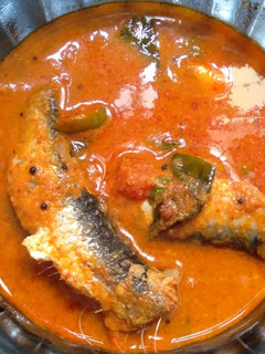 கேரள மத்திமீன் குழம்பு (Kerala matthi meen kulambu recipe in tamil) செய்முறை முக்கிய புகைப்படம்