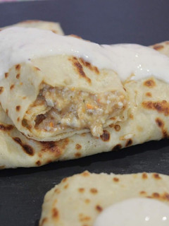 Una foto de Crepes relleno de frutos del mar