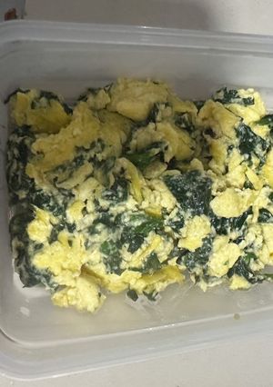 Una foto de Desayuno con espinacas
