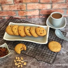 A picture of Raisin Cookies.