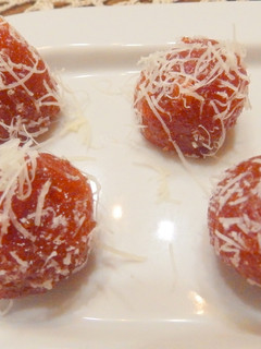 Una foto de Bocados de membrillo con parmesano rallado
