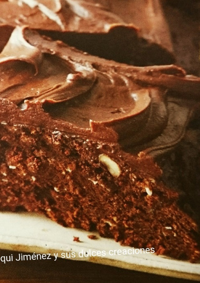 Una foto de Tarta de chocolate, zanahoria y nueces