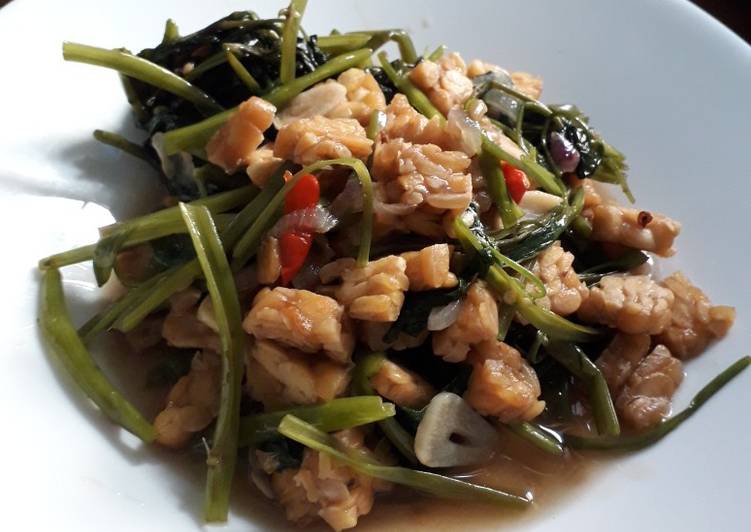 Bahan Menyiapkan Kangkung saos tiram Anti Gagal