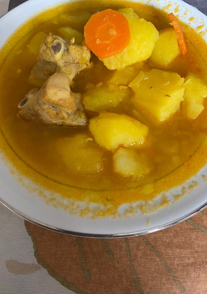 Una foto de Patatas guisadas con costillas