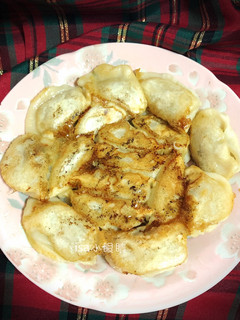 煎餃 (無調粉冷凍水餃) 的食譜成品照片