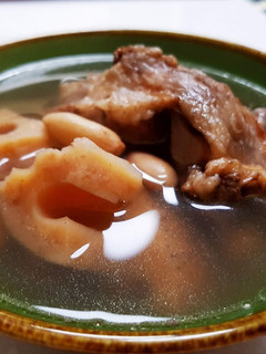 蓮藕花生豬骨湯 的食譜成品照片