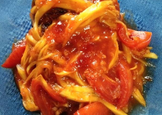 Bagaimana Menyiapkan Nila goreng mangga muda ma2 kitchen yang Lezat