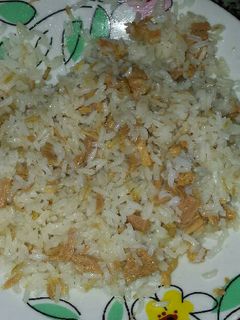 Una foto de Arroz con atún