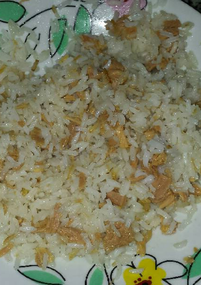 Una foto de Arroz con atún 