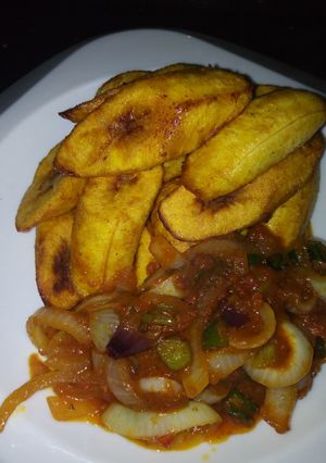 A picture of Plantain with spring onion stew.