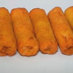 A picture of Cheesy Noodles bread rolls.