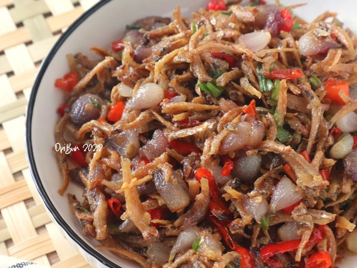 Cara Gampang Menyiapkan Resep Tumis Bawang Teri Jengki yang Uenak Anti Ribet, Uenak Banget