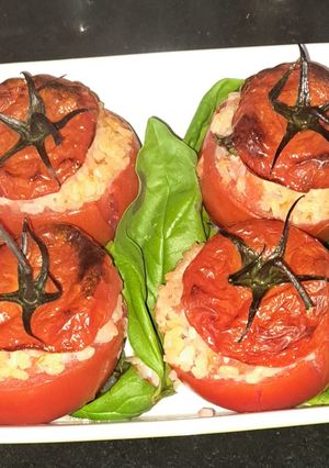 Foto di Pomodori farciti, freschi e profumati🍅🍚🌿