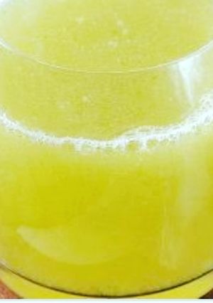 Una foto de Agua de lechuga con limón