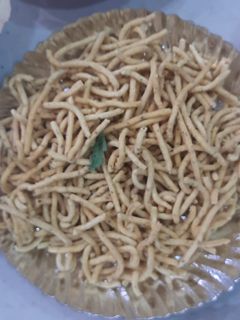 તીખા ગાંઠિયા (Tikha Ganthia Recipe In Gujarati) રેસીપી મુખ્ય ફોટો
