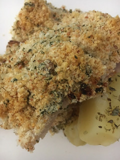 Una foto de FILET DE 🐠 BROTOLA 🐟 (con arenado crocante de puré instantáneo de papas y queso rallado) 😉🤩🥰