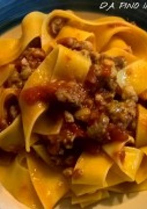 Foto di Pappardelle con pomodoro e salssice piccanti