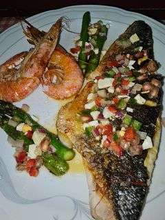 Una foto de Lubina en vinagreta de granada