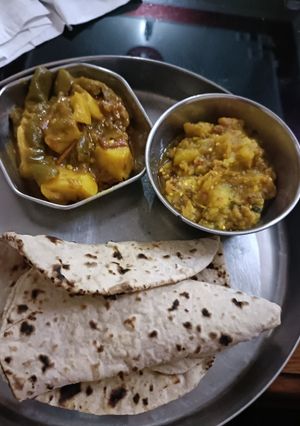 आलू बैंगन (Aloo Baingan recipe in hindi) रेसिपी मुख्य फोटो