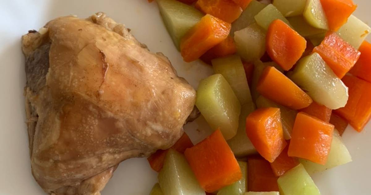 Pollo con verduras muy sencillo y con muy pocos ingredientes Receta de  Grace M. - Cookpad