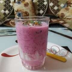 A picture of Strawberry faluda.