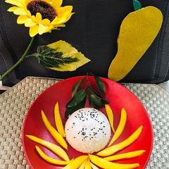 A picture of Thai mango sticky rice.