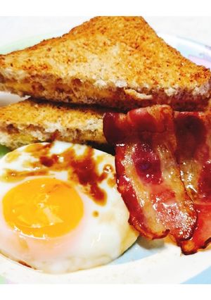 รูปของ 🍞🧀แซนวิชชีส+ไข่ดาวน้ำ+เบคอนทอด🍳🥓(Easy Breakfast)