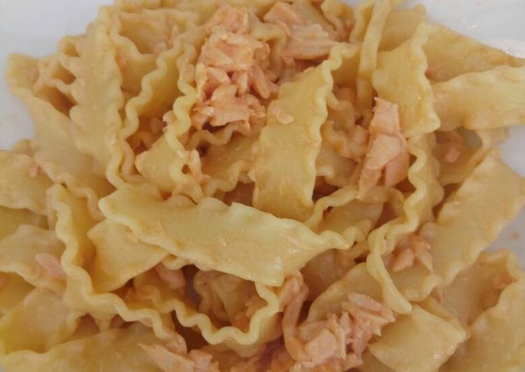 Recipe of Any-night-of-the-week Pasta with smoked salmon and cream