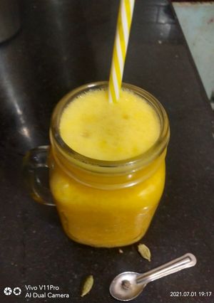 A picture of Mango sharbat.