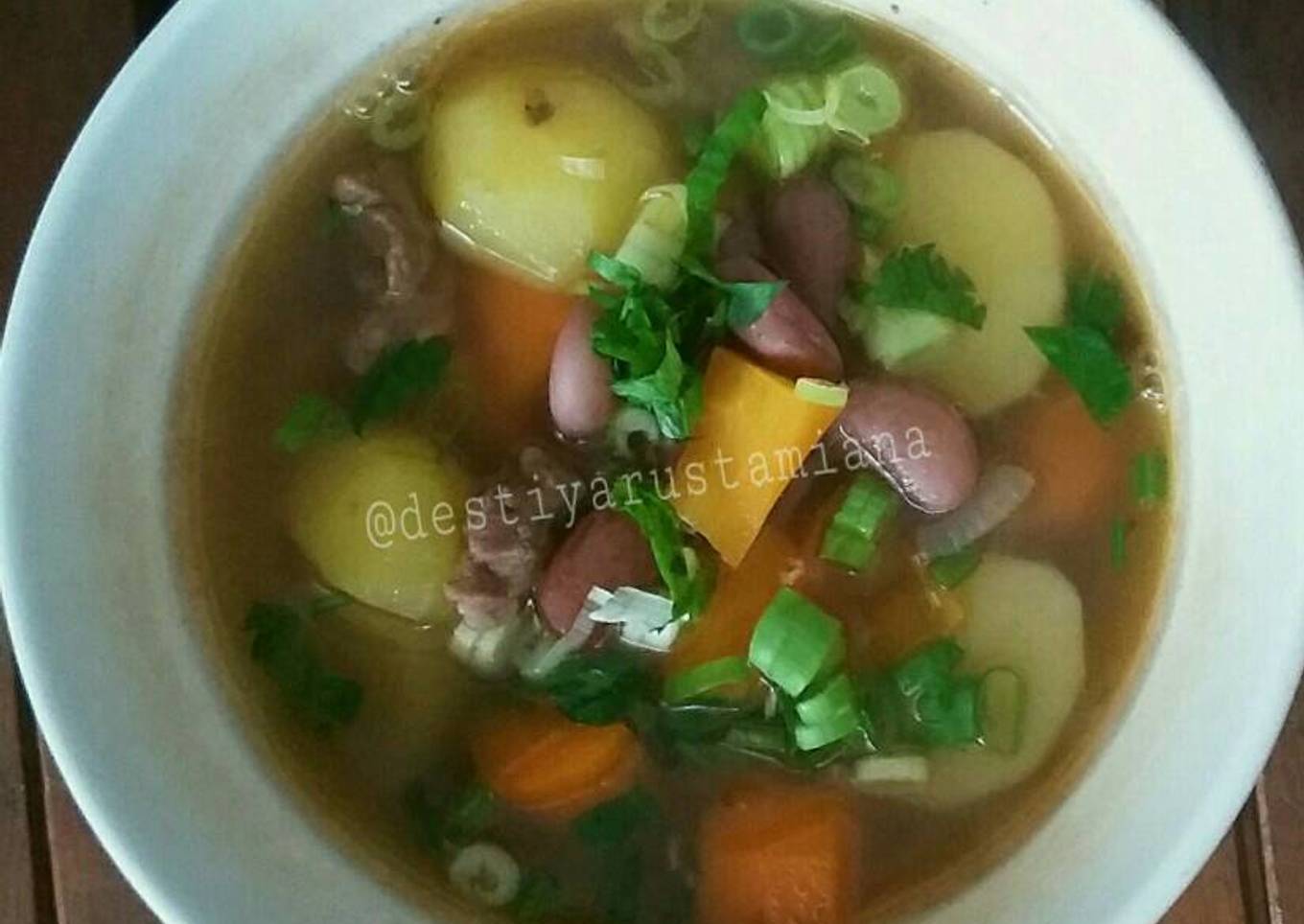 Sup kacang merah dengan daging