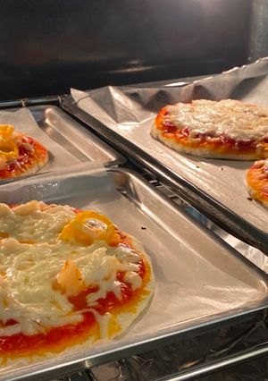 Hình của món Pizza Tôm / Pizza Xúc Xích.
