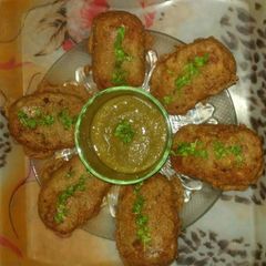 A picture of Vrat mein khane wale aloo aur kuttu ke cutlets.