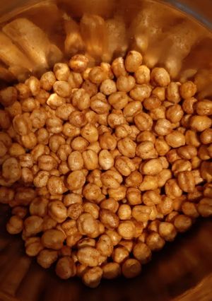 A picture of Fried and flavoured Chickpeas.