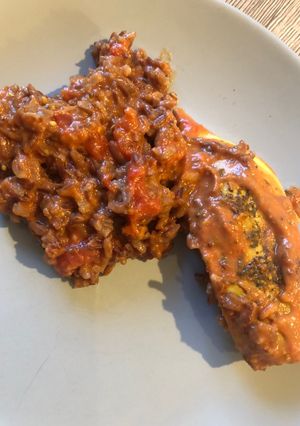 Une photo de Filet de poulet curry - moutarde à l’ancienne - riz rouge à la tomate