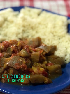 Una foto de Berenjena en salsa de tomate al curry