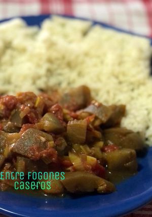 Una foto de Berenjena en salsa de tomate al curry