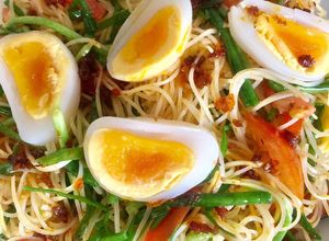 Hình của món Mì xào trứng lòng đào.