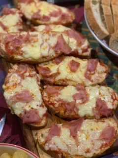 Una foto de Mini pizzas de pan