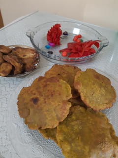 पालक पूरी और कचालू (Palak Puri aur kachalu recipe in Hindi) रेसिपी मुख्य फोटो