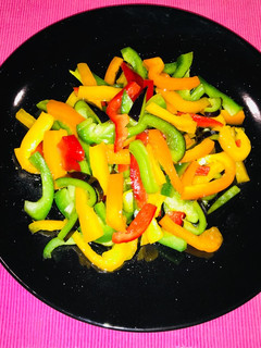 Una foto de Ensalada de pimientos coloridos