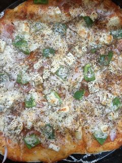 வெஜ் பீசா(veg pizza recipe in tamil) செய்முறை முக்கிய புகைப்படம்