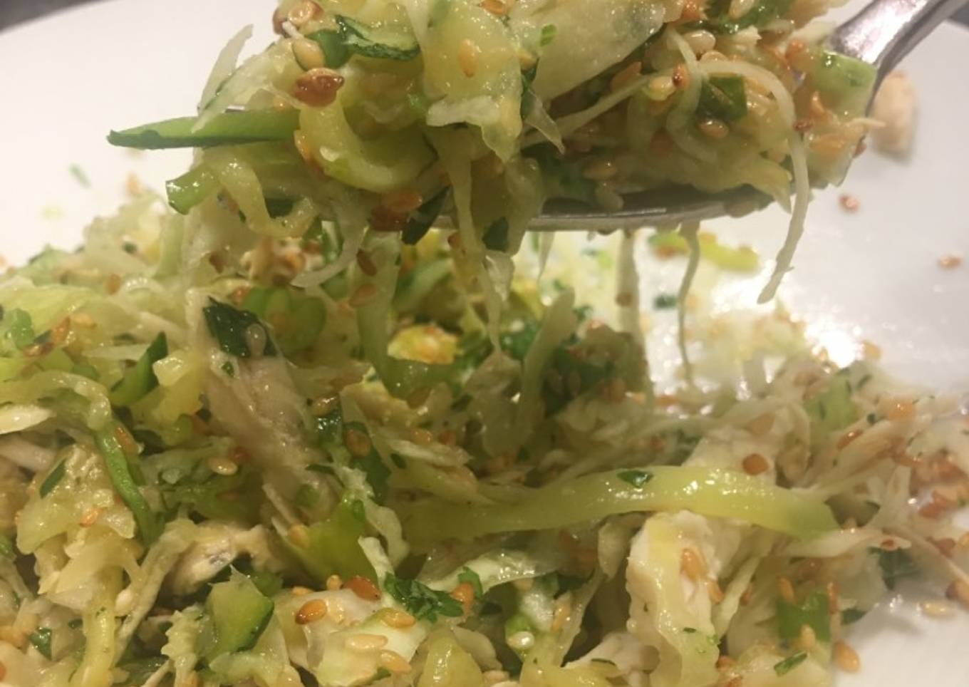 🥗 Ensalada de pollo con noodles de zucchini 🐔