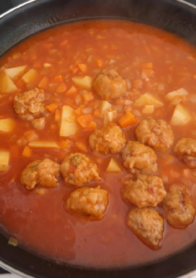 Una foto de Albóndigas en salsa de tomate
