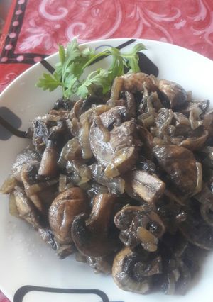 A picture of Sautéed Mushrooms with Onions.